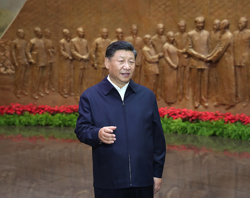 9月12日，中共中央總書記、國(guó)家主席、中央軍委主席習(xí)近平視察中共中央北京香山革命紀(jì)念地。這是習(xí)近平在香山革命紀(jì)念館參觀《為新中國(guó)奠基》主題展覽，并發(fā)表重要講話。