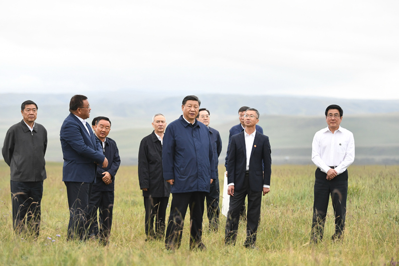 8月19日至22日，中共中央總書記、國家主席、中央軍委主席習(xí)近平在甘肅考察。這是20日下午，習(xí)近平在中農(nóng)發(fā)山丹馬場有限責(zé)任公司一場考察，實(shí)地了解祁連山生態(tài)環(huán)境恢復(fù)和保護(hù)情況。